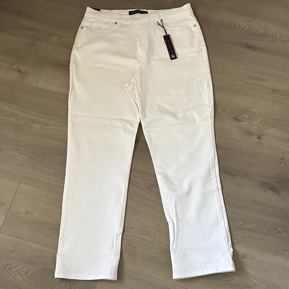 NWT Gloria Vanderbilt Women's White Straight Leg Jeans